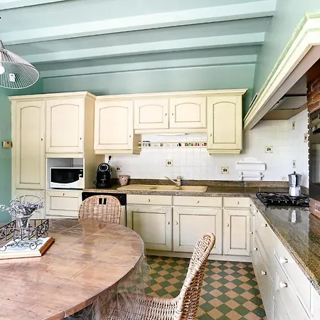Holiday home Stunning In With Kitchen *