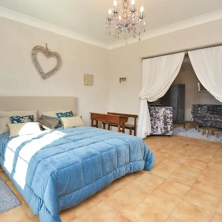 Stunning In With Kitchen Holiday home *