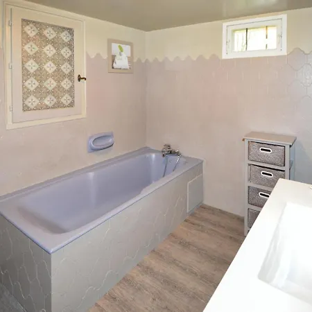 Holiday home Stunning In With Kitchen *