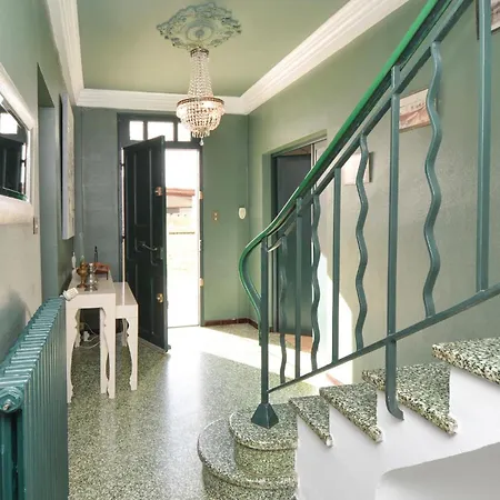 Stunning In With Kitchen Holiday home *