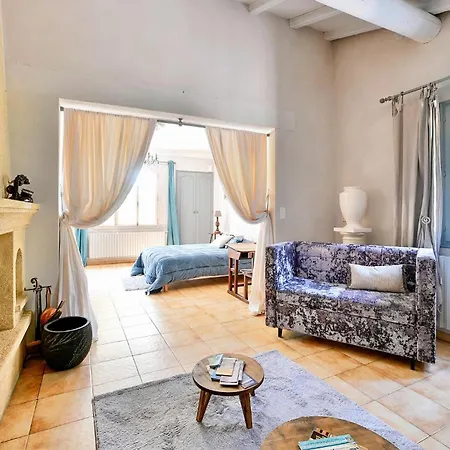 Holiday home Stunning In With Kitchen Vallabregues