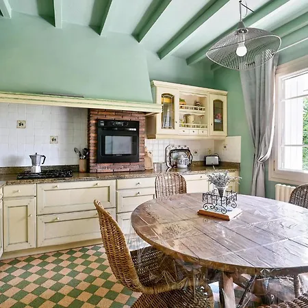 Stunning In With Kitchen *