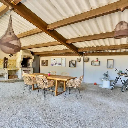 Stunning In With Kitchen Holiday home Vallabregues