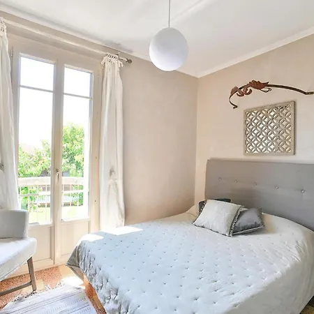 Stunning In With Kitchen * Vallabregues
